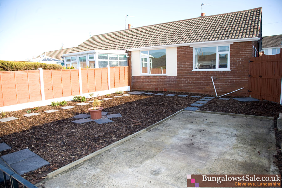 bungalows-for-sale-cleveleys-back-garden