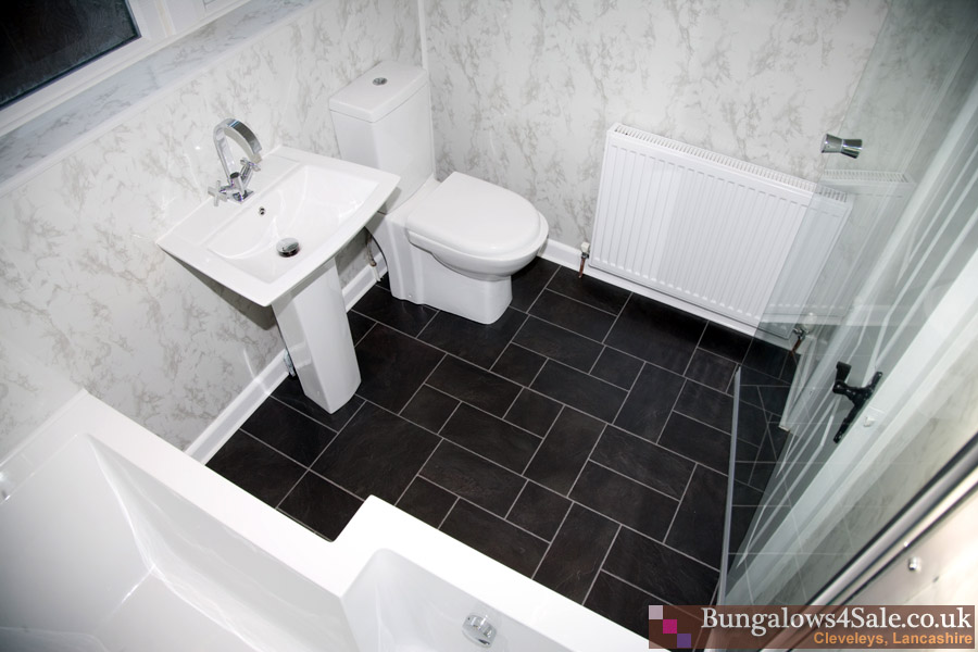 bungalows-for-sale-cleveleys-bathroom